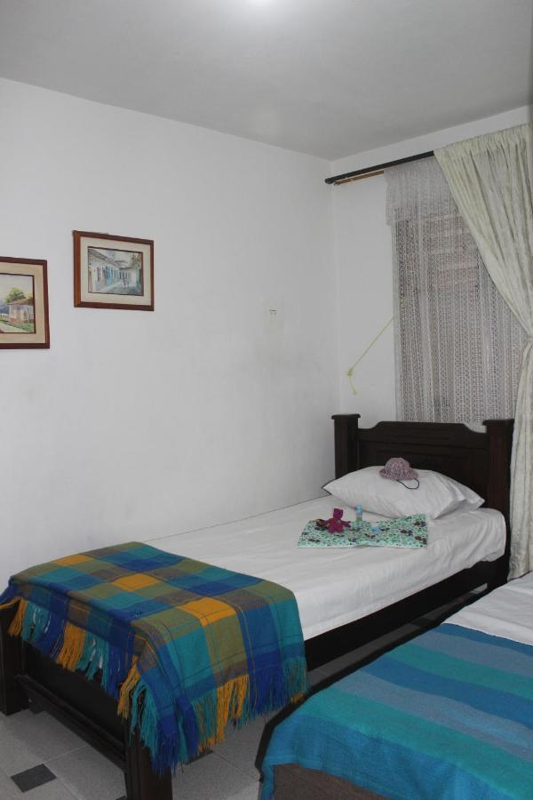 Hospedaje Primavera Medellín Extérieur photo